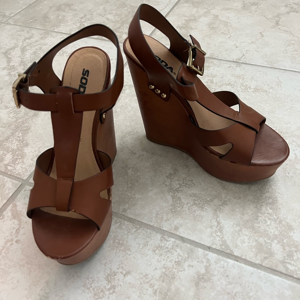 Platform wedges faux leather